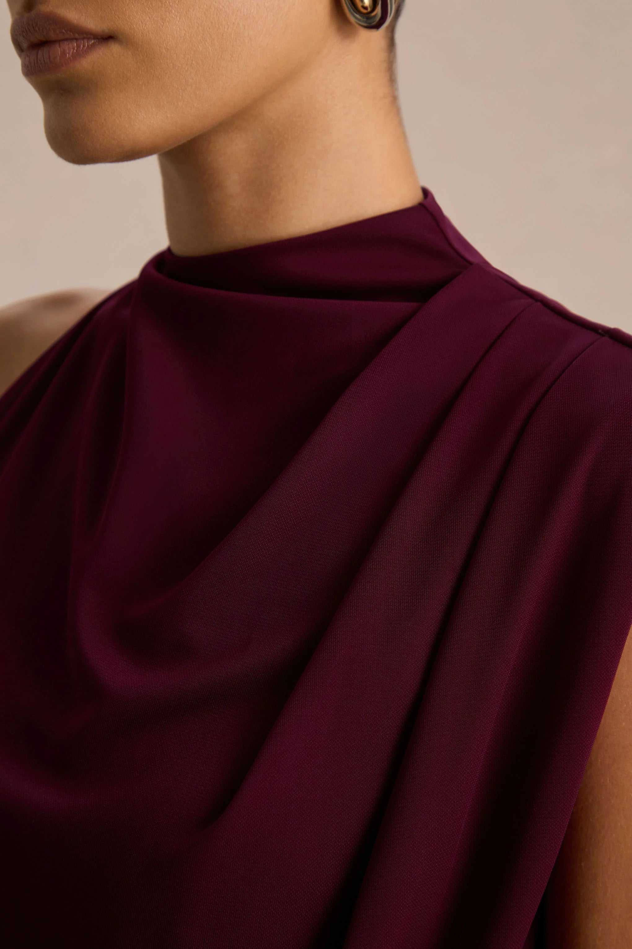 Umaira | Burgundy High-Neck Maxi Dress